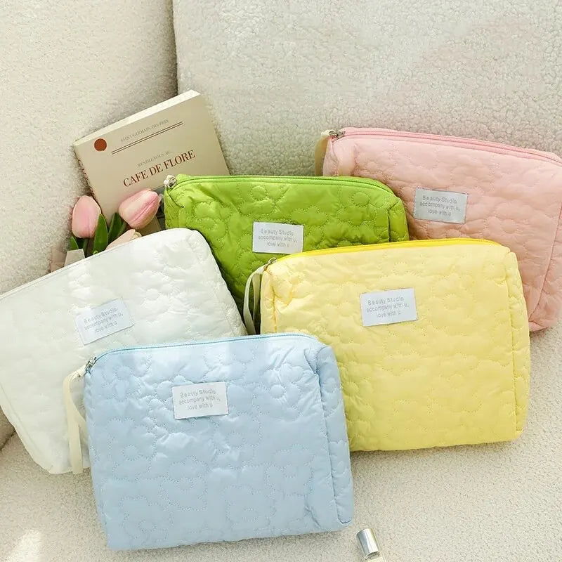 Trousse de Maquillage Matelassée – Grande Capacité & Étanche