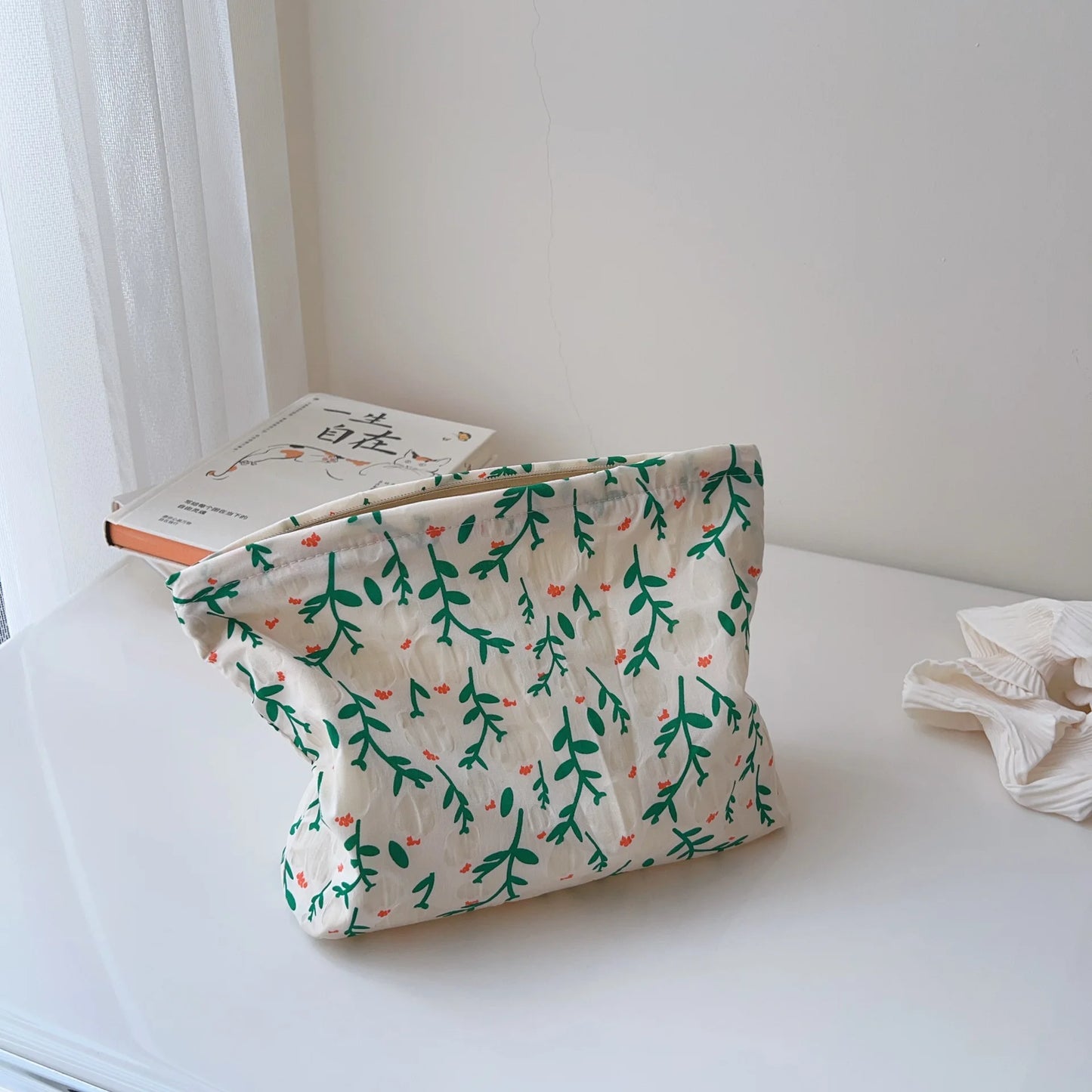 Pochette bébé fleurie rangement couches et accessoires de soin
