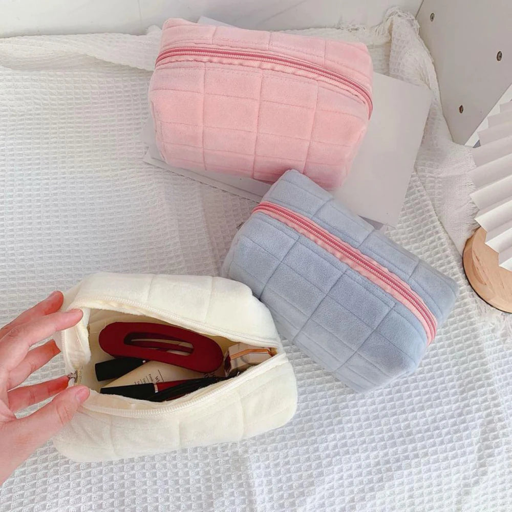 Trousse de Maquillage Peluche – Velours Doux & Compacte
