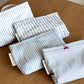 Pochette bébé rayée bleue avec nœud brodé rangement couches et accessoires