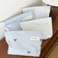 Pochette bébé rayée bleue avec nœud brodé rangement couches et accessoires