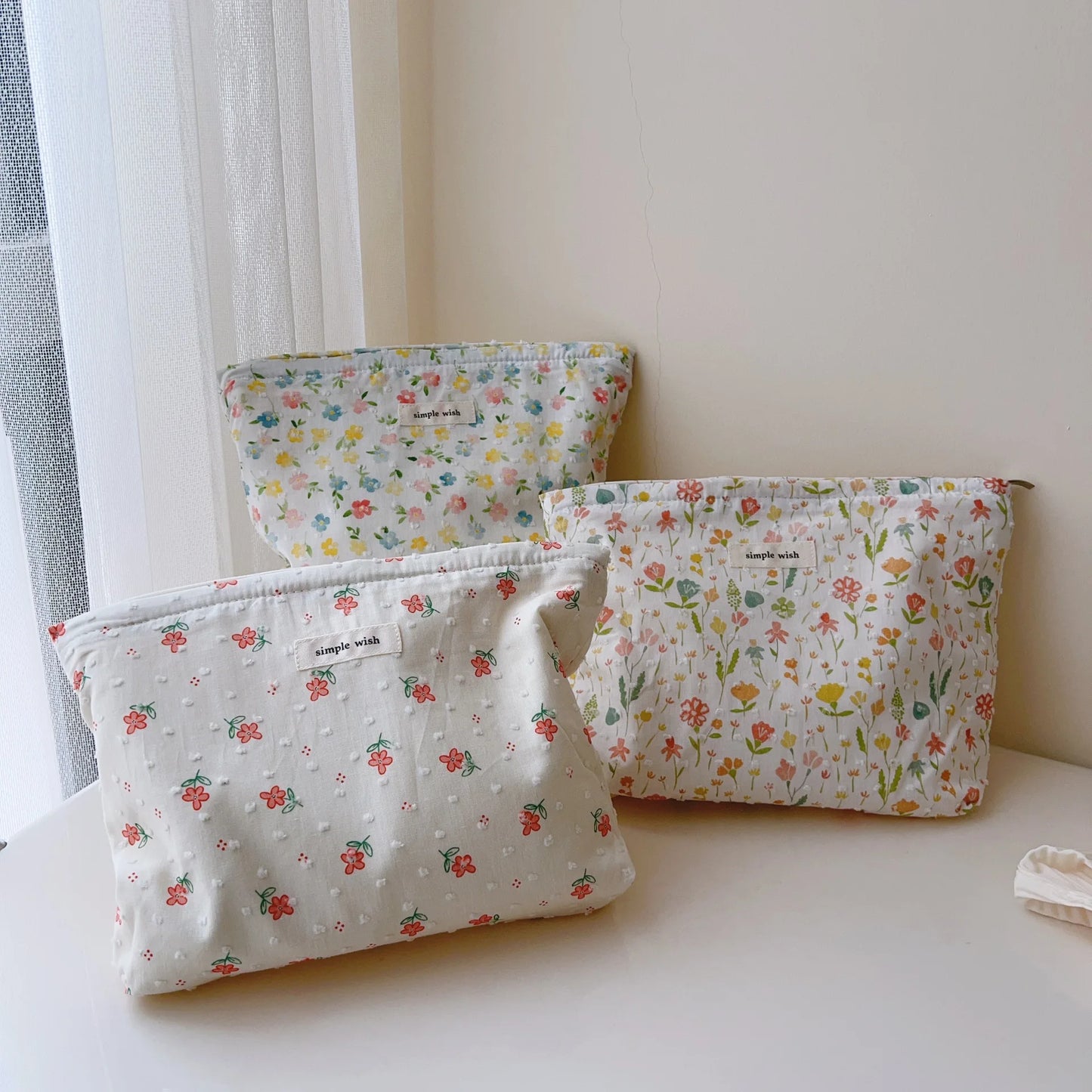 Pochette bébé fleurie rangement couches et accessoires de soin