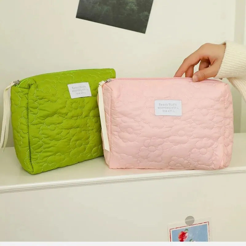 Trousse de Maquillage Matelassée – Grande Capacité & Étanche