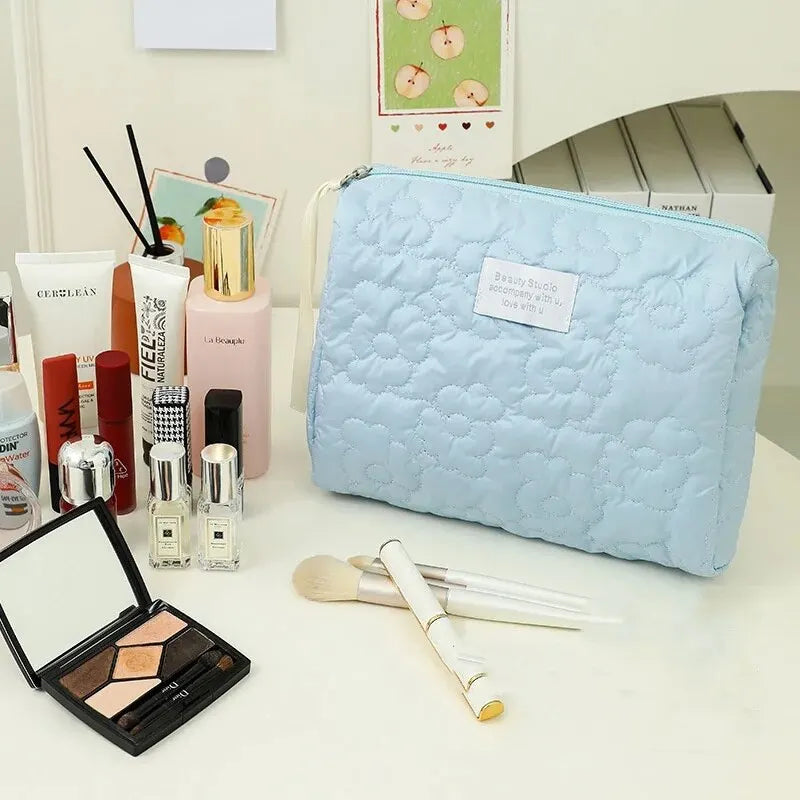 Trousse de Maquillage Matelassée – Grande Capacité & Étanche