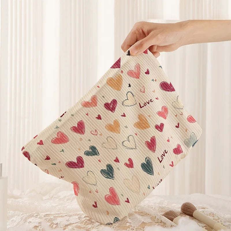 Trousse de toilette enfant motifs cœurs en velours côtelé