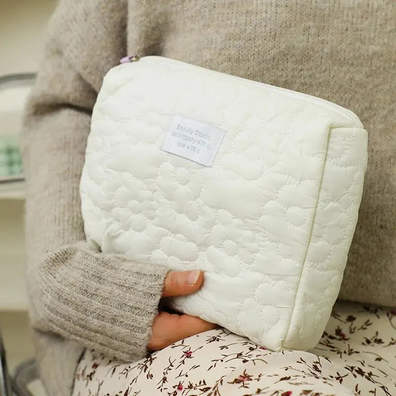 Trousse de Maquillage Matelassée – Grande Capacité & Étanche