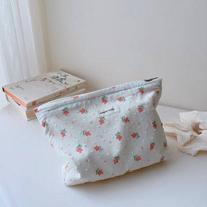 Pochette bébé fleurie rangement couches et accessoires de soin, fermeture éclair