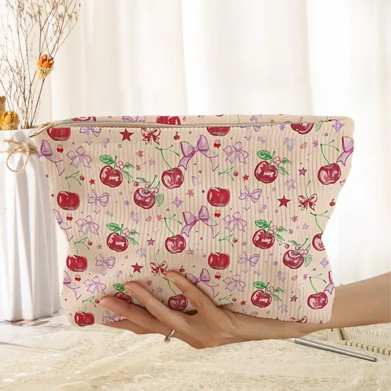 Trousse de toilette enfant motifs cœurs en velours côtelé