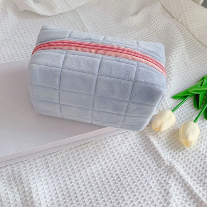 Trousse de Maquillage Peluche – Velours Doux & Compacte