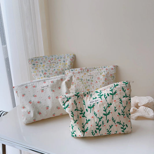 Pochette bébé fleurie rangement couches et accessoires de soin