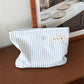 Pochette bébé rayée bleue avec nœud brodé rangement couches et accessoires