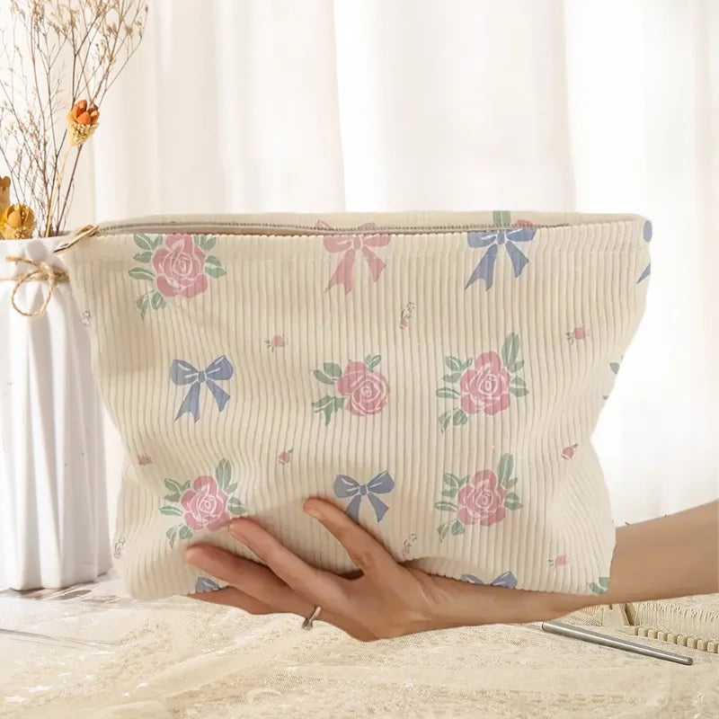 Trousse de toilette enfant motifs cœurs en velours côtelé